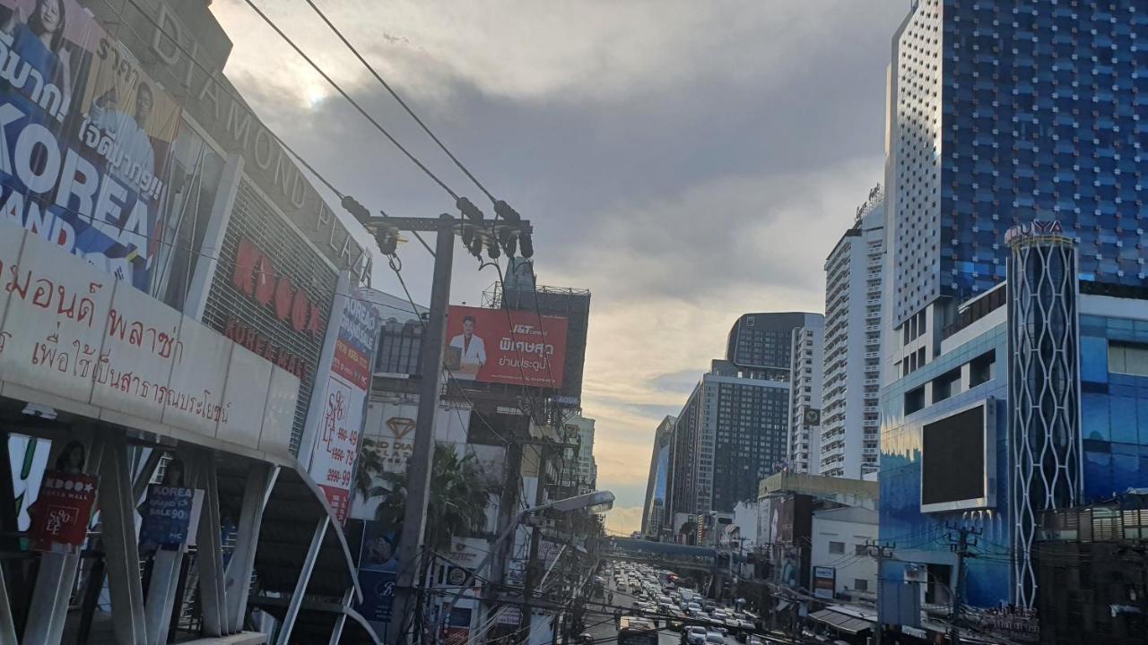 Interchange Tower Serviced Apartment - Sha Extra Plus Bangkok Exterior photo