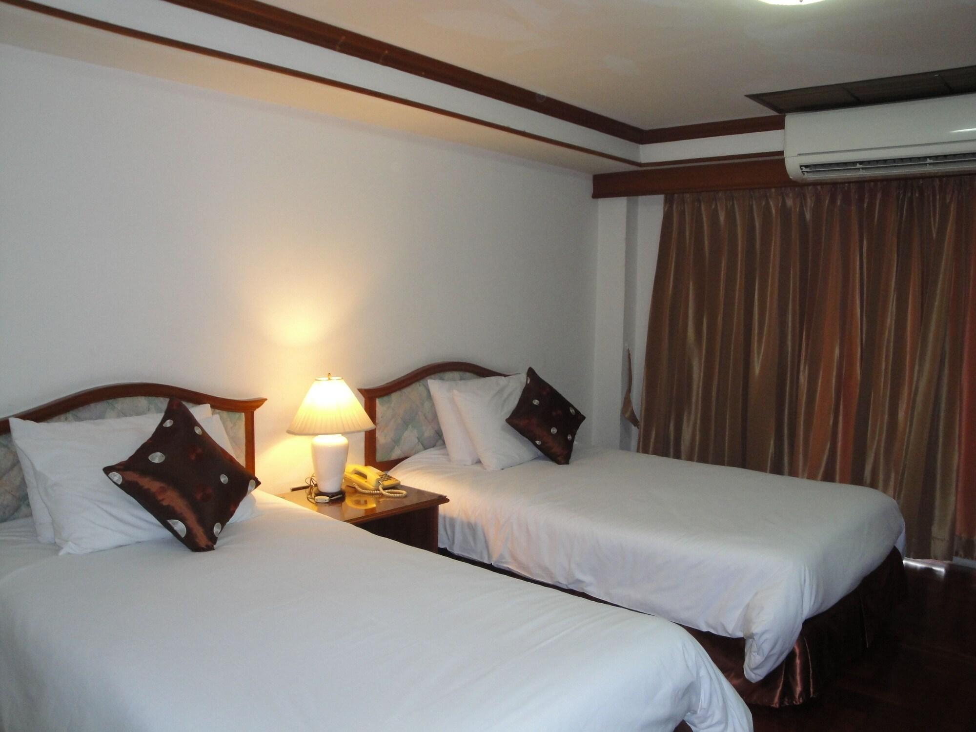 Interchange Tower Serviced Apartment - Sha Extra Plus Bangkok Exterior photo