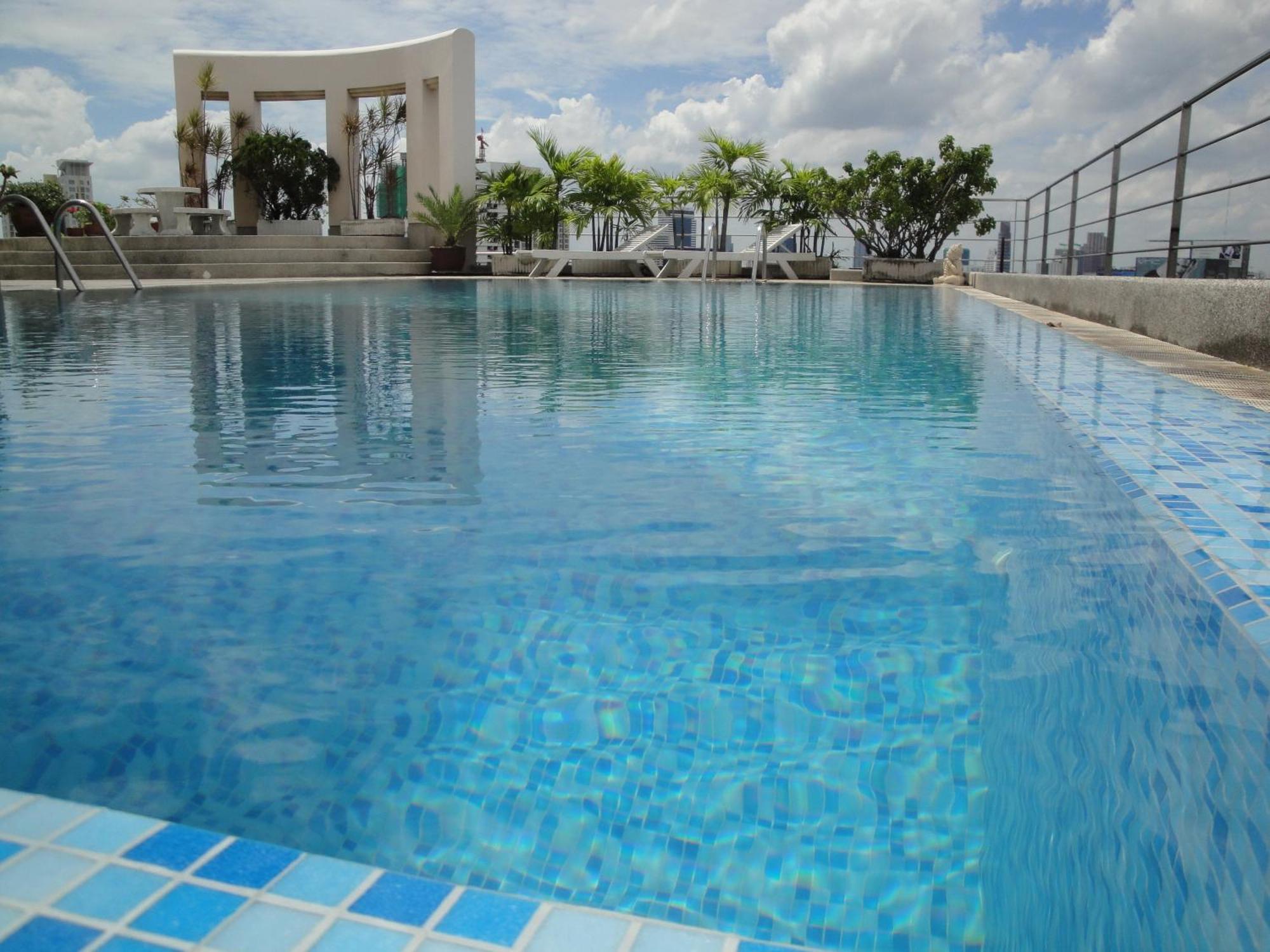 Interchange Tower Serviced Apartment - Sha Extra Plus Bangkok Exterior photo