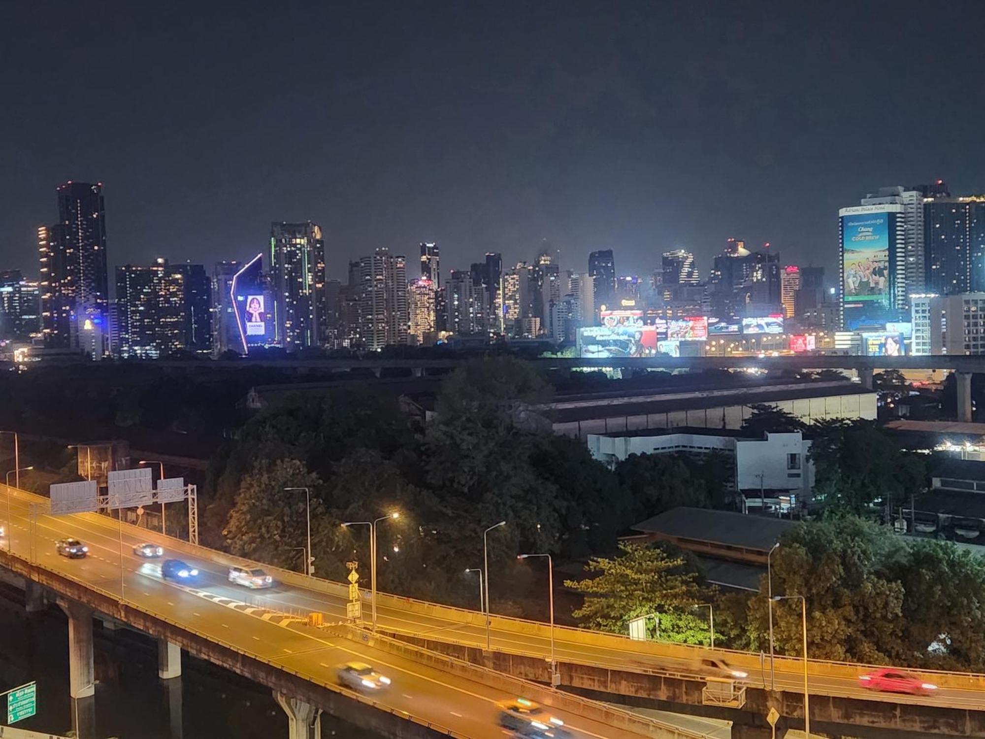 Interchange Tower Serviced Apartment - Sha Extra Plus Bangkok Exterior photo