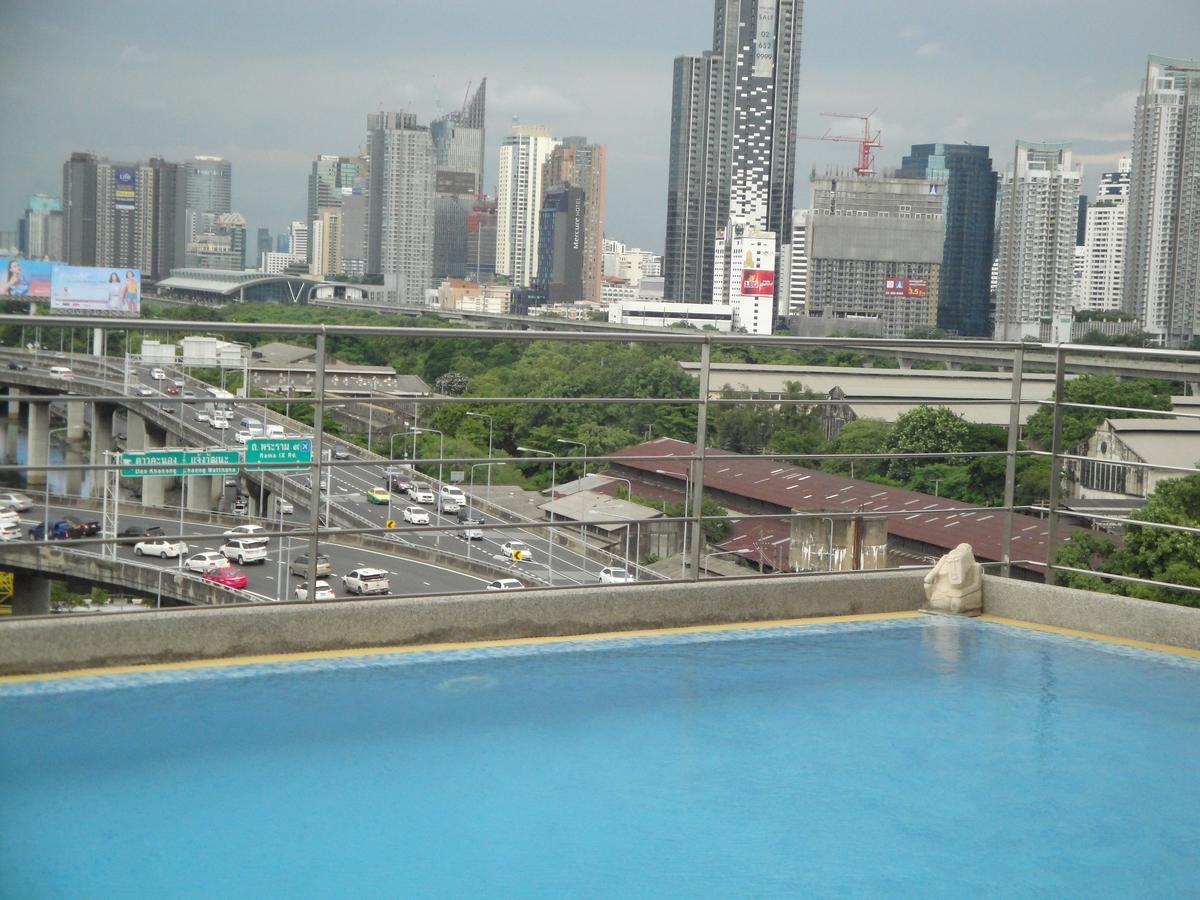 Interchange Tower Serviced Apartment - Sha Extra Plus Bangkok Exterior photo